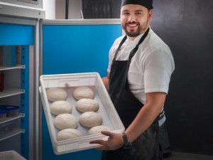 How to choose and use pizza dough containers: a guide from those who work behind the counter of a pizzeria every day
