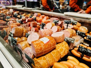 Sausage fillers in artisan butcher shops: different requirements from industrial production