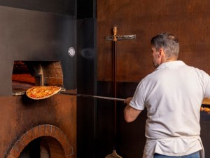 Per la pizza sono migliori i forni pizza elettrici o i forni a legna?