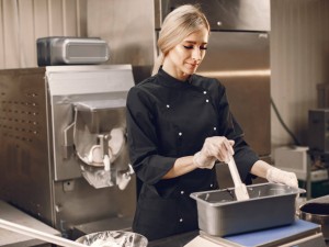 Abbattitore in ristorazione, gastronomia e macelleria: esigenze operative diverse