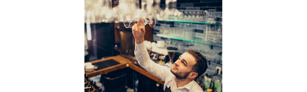 Cosa rende le lavabicchieri professionali per bar così rapide (e perché la tua cura le fa andare ancora più forte)