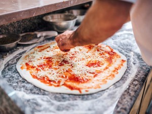 Professional electric mozzarella cutter: the technical detail that takes the quality of your pizza to the next level