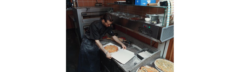 Attrezzature per pizzeria professionale: come progettare una pizzeria moderna (anche da asporto e dark kitchen)