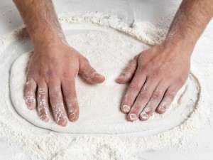 Stendipizza professionale: quando conviene davvero utilizzarlo in pizzeria?
