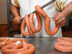 Professional Sausage Stuffer: When It Is Necessary and When It Is Not