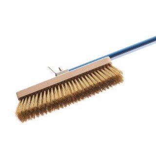 SWIVELING BRUSH WITH BRASS BRISTLES 1.8 MT HANDLE